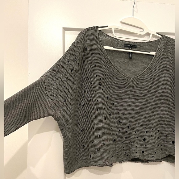 Sarah Pacini Distressed Knit Oversized Cropped Sweater – One Size Top - Picture 2 of 8